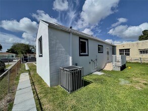 1551 NW 55th St in Miami, FL - Building Photo - Building Photo