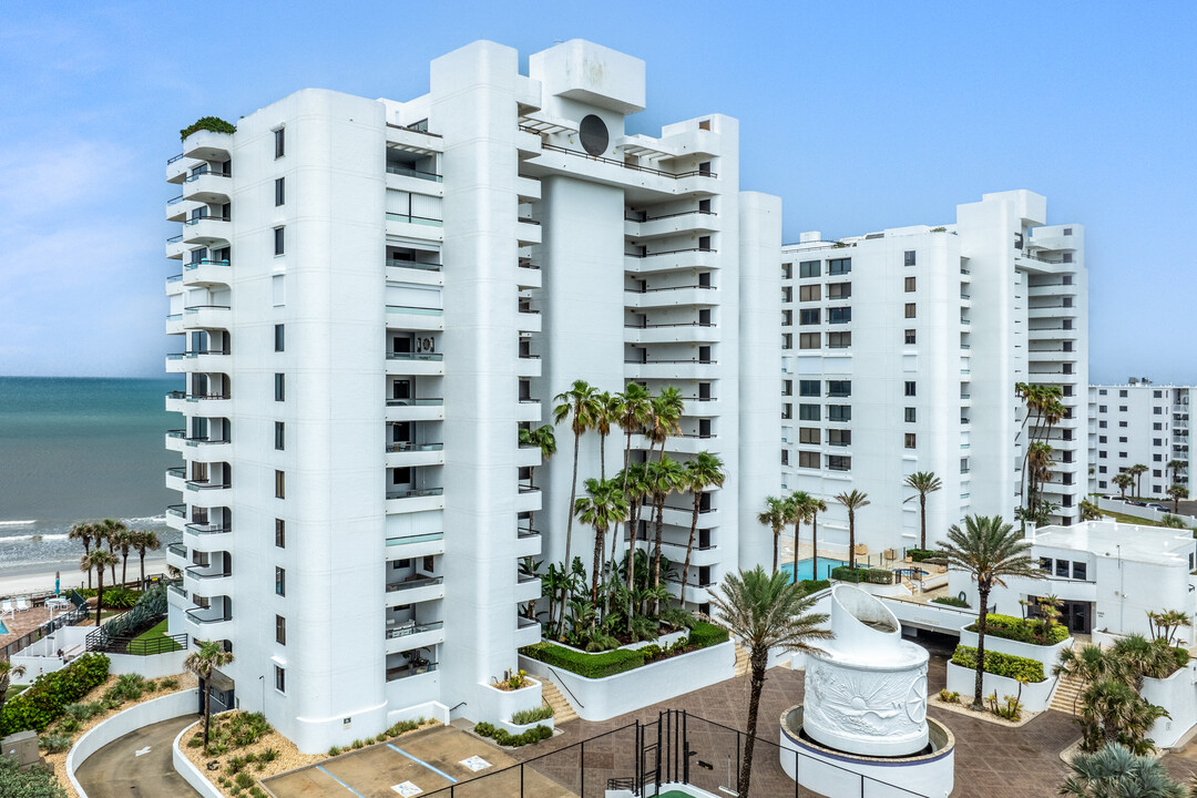 Tradewinds Condominiums in New Smyrna Beach, FL - Building Photo