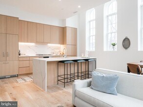 1324 E St SE in Washington, DC - Building Photo - Building Photo
