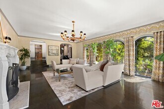 3300 N Knoll Dr in Los Angeles, CA - Building Photo - Building Photo