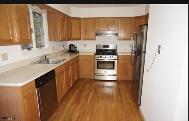 8 Magnolia Ct in Madison, NJ - Building Photo - Building Photo