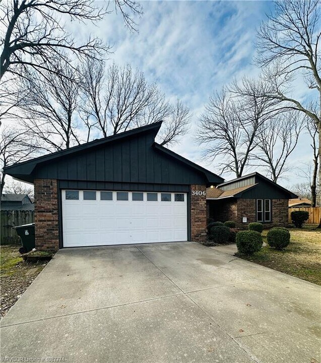 3406 Erin Oaks Ct in Fort Smith, AR - Building Photo