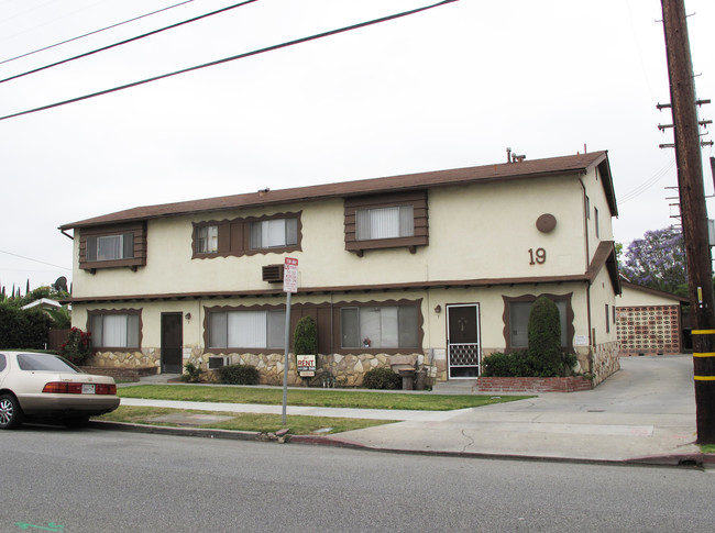 19 S Marengo Ave in Alhambra, CA - Foto de edificio - Building Photo