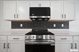 2401 Brookville Dr in Greenville, NC - Building Photo - Building Photo