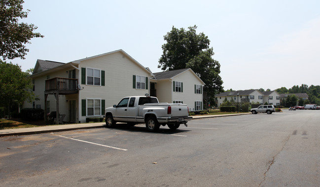 Ivey Glen Apartment Community in Graham, NC - Building Photo - Building Photo