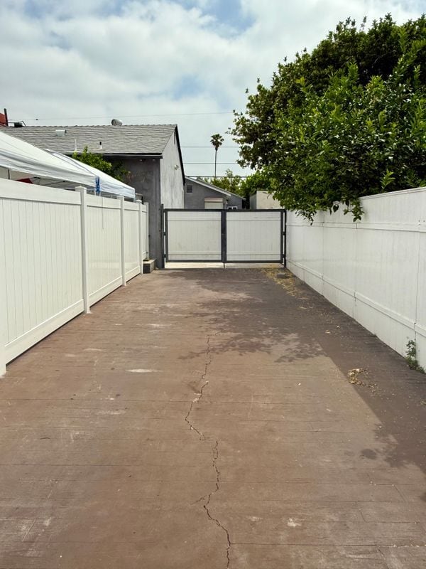 6714 Etiwanda Ave in Los Angeles, CA - Building Photo - Building Photo