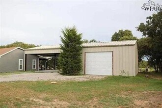 126 Country Club Dr in Nocona, TX - Building Photo - Building Photo