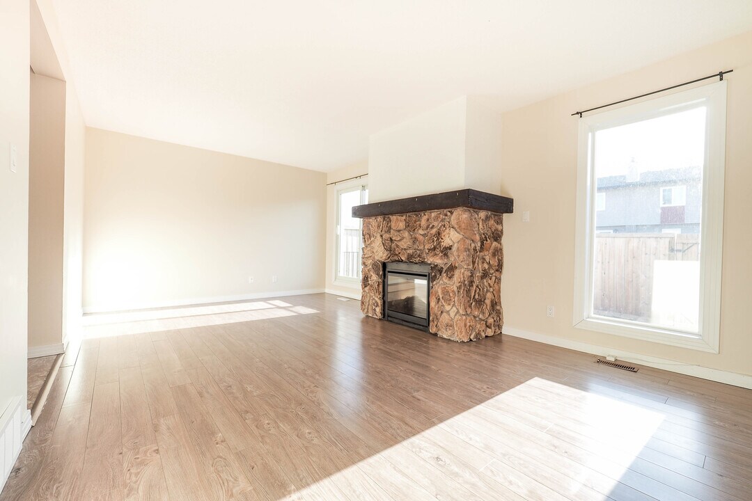 Millcreek Village in Edmonton, AB - Building Photo