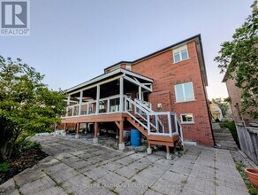 75 Pointon St in Aurora, ON - Building Photo - Building Photo