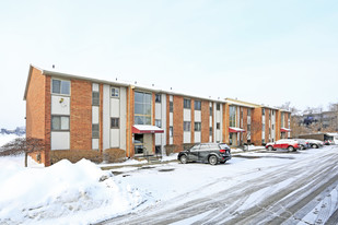 Bloomfield on Square Lake Apartments