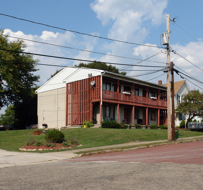 255 W Center St in Akron, OH - Building Photo