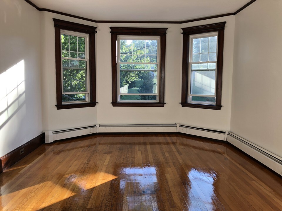 119 Eliot St in Brookline, MA - Building Photo