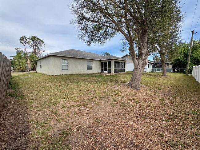 2399 Oracle Ln in North Port, FL - Building Photo - Building Photo