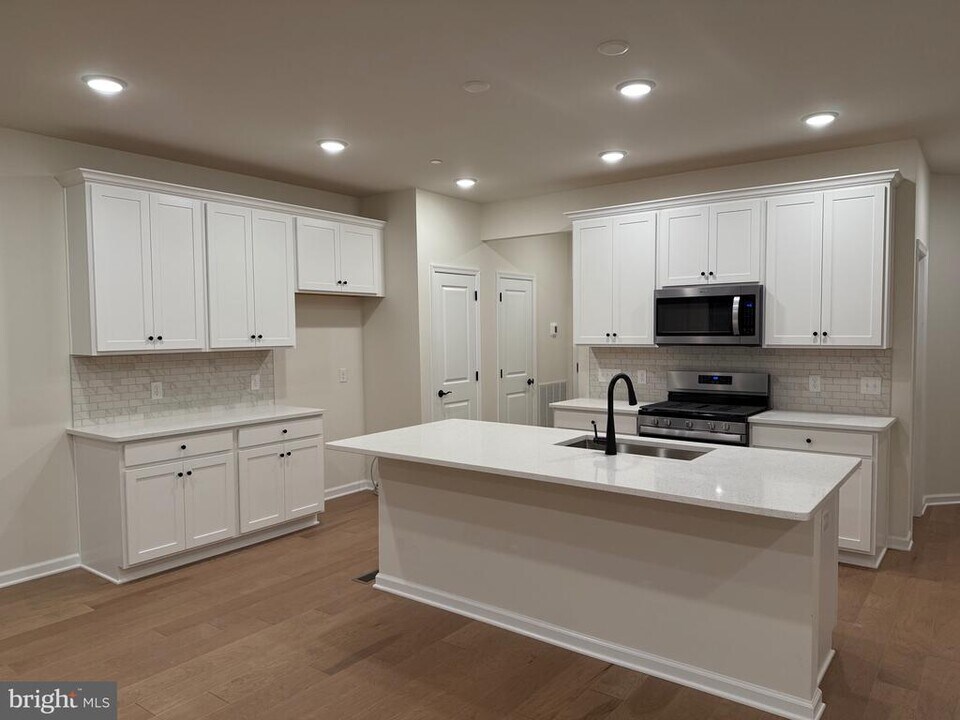 344 Milton Stamp Dr in Glen Mills, PA - Building Photo