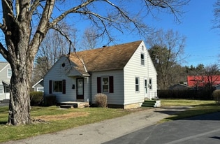 32 Dewitt Dr in Sidney, NY - Building Photo