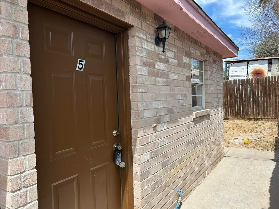 3021 S Malinche Ave-Unit -5 in Laredo, TX - Building Photo