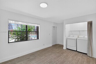 6667 Miller Dr in Miami, FL - Building Photo - Building Photo