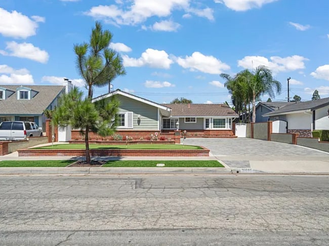 property at 5441 Richmond Ave