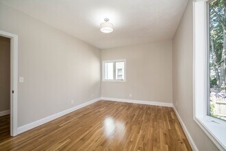 75 Summer St in Medford, MA - Foto de edificio - Building Photo