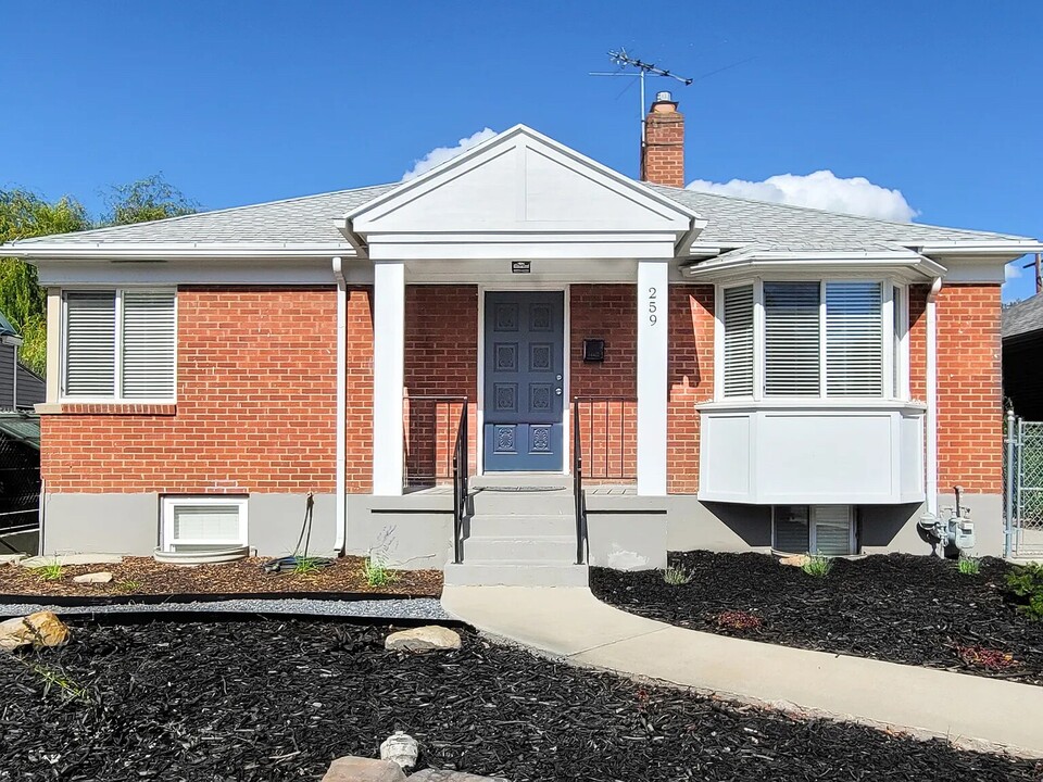 259 E Herbert Ave, Unit APT A in Salt Lake City, UT - Building Photo
