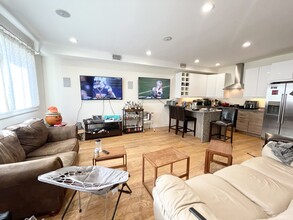 283 Dorchester St, Unit T in Boston, MA - Foto de edificio - Building Photo