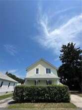 17 Warren Ave in Lincoln, RI - Building Photo - Building Photo