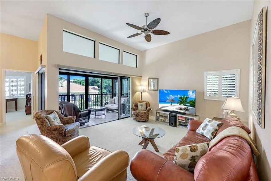 6555 Valen Way, Unit 201 in Naples, FL - Building Photo