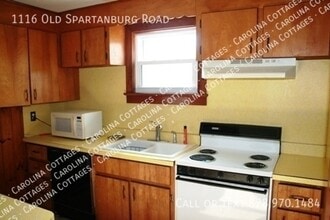 1116 Old Spartanburg Rd in Hendersonville, NC - Building Photo - Building Photo