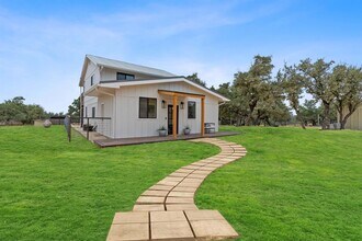 680 S Oak Forest Dr in Dripping Springs, TX - Building Photo - Building Photo