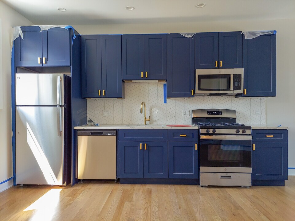 2020 W Montrose Ave, Unit 3D in Chicago, IL - Building Photo