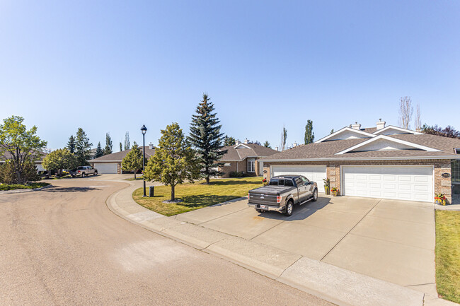 3016 Tredger Ln NW in Edmonton, AB - Building Photo - Primary Photo