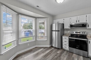 482 Falling Ln in Virginia Beach, VA - Building Photo