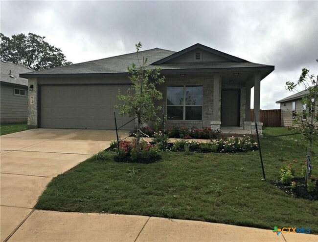 property at 914 Pumpkin Rdg
