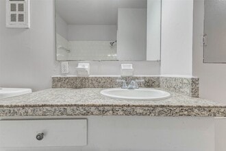 7302 England St in Houston, TX - Building Photo - Building Photo