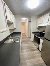 17792 Webster Rd in Gladstone, OR - Foto de edificio - Building Photo