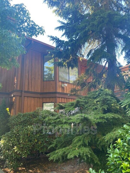 7125 Rainier Dr in Everett, WA - Building Photo