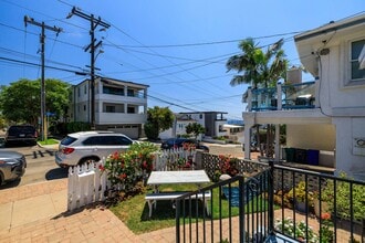 533 13th St in Manhattan Beach, CA - Foto de edificio - Building Photo