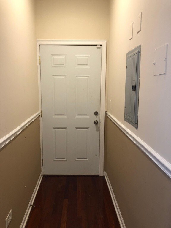 7654 S Colfax Ave-Unit -2 in Chicago, IL - Building Photo - Building Photo