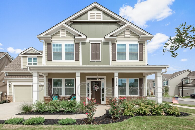 9604 Rayneridge Drive in Huntersville, NC - Building Photo