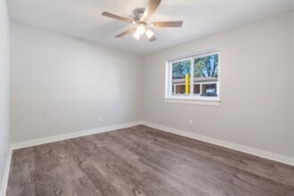 1650 W 42nd St, Unit 9 in Davenport, IA - Foto de edificio - Building Photo