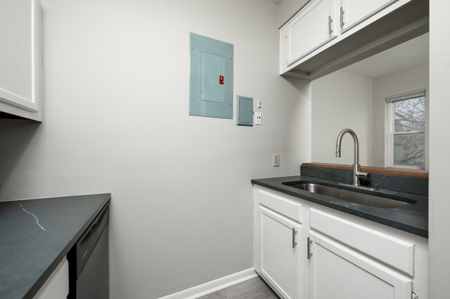 Lockerbie Flats in Indianapolis, IN - Building Photo - Interior Photo