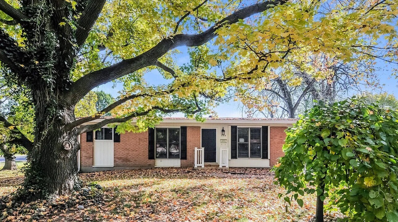 540 Humes Ln in Florissant, MO - Building Photo
