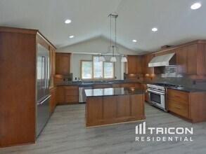9476 Barrington Rd in Woodbury, MN - Building Photo - Building Photo