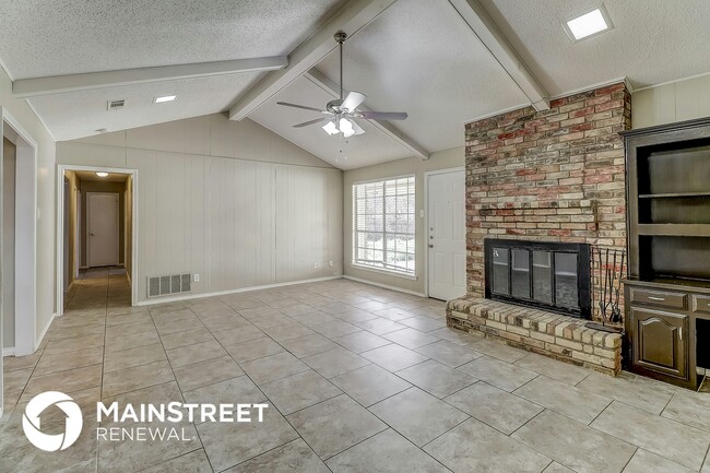 1004 Birchwood Ln in Desoto, TX - Foto de edificio - Building Photo