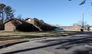 Tanglewood Apartments in Farmville, NC - Building Photo - Building Photo