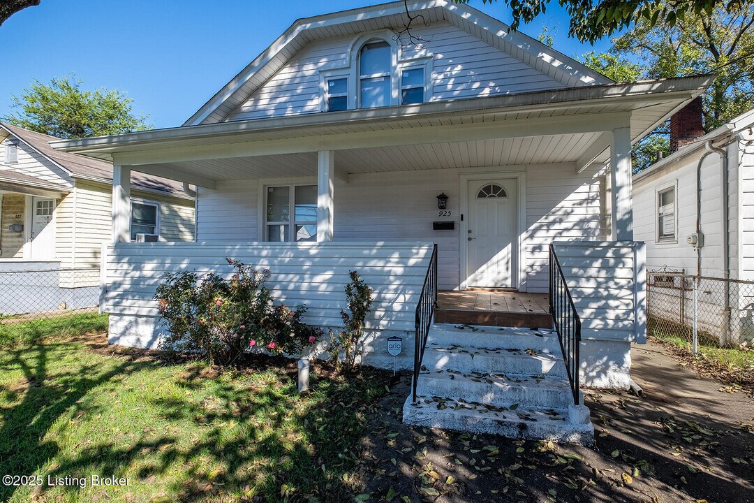 925 W Evelyn Ave in Louisville, KY - Building Photo