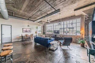 120 St Louis Ave, Unit ID507041 in Fort Worth, TX - Building Photo