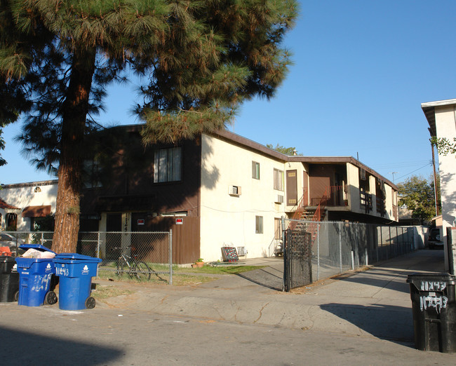 11249 Emelita St in North Hollywood, CA - Building Photo - Building Photo