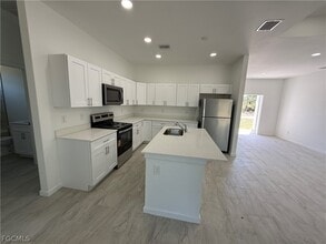 1115 Cove St E in Lehigh Acres, FL - Building Photo - Building Photo