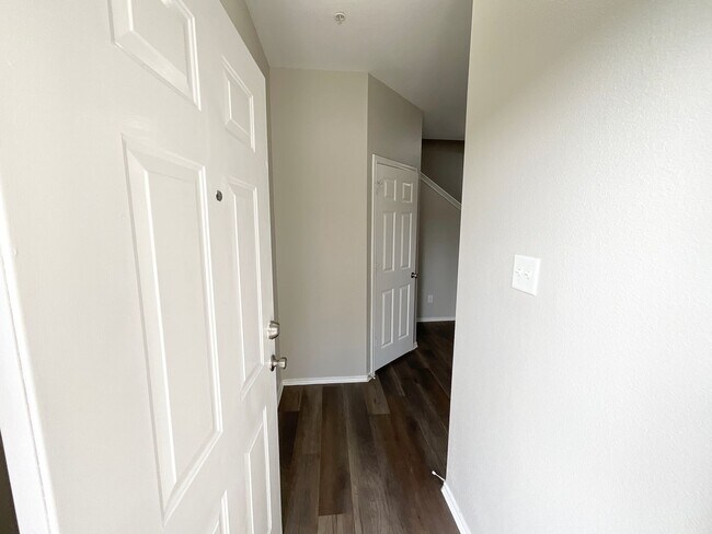 10830 Mathom Landing in Universal City, TX - Building Photo - Building Photo